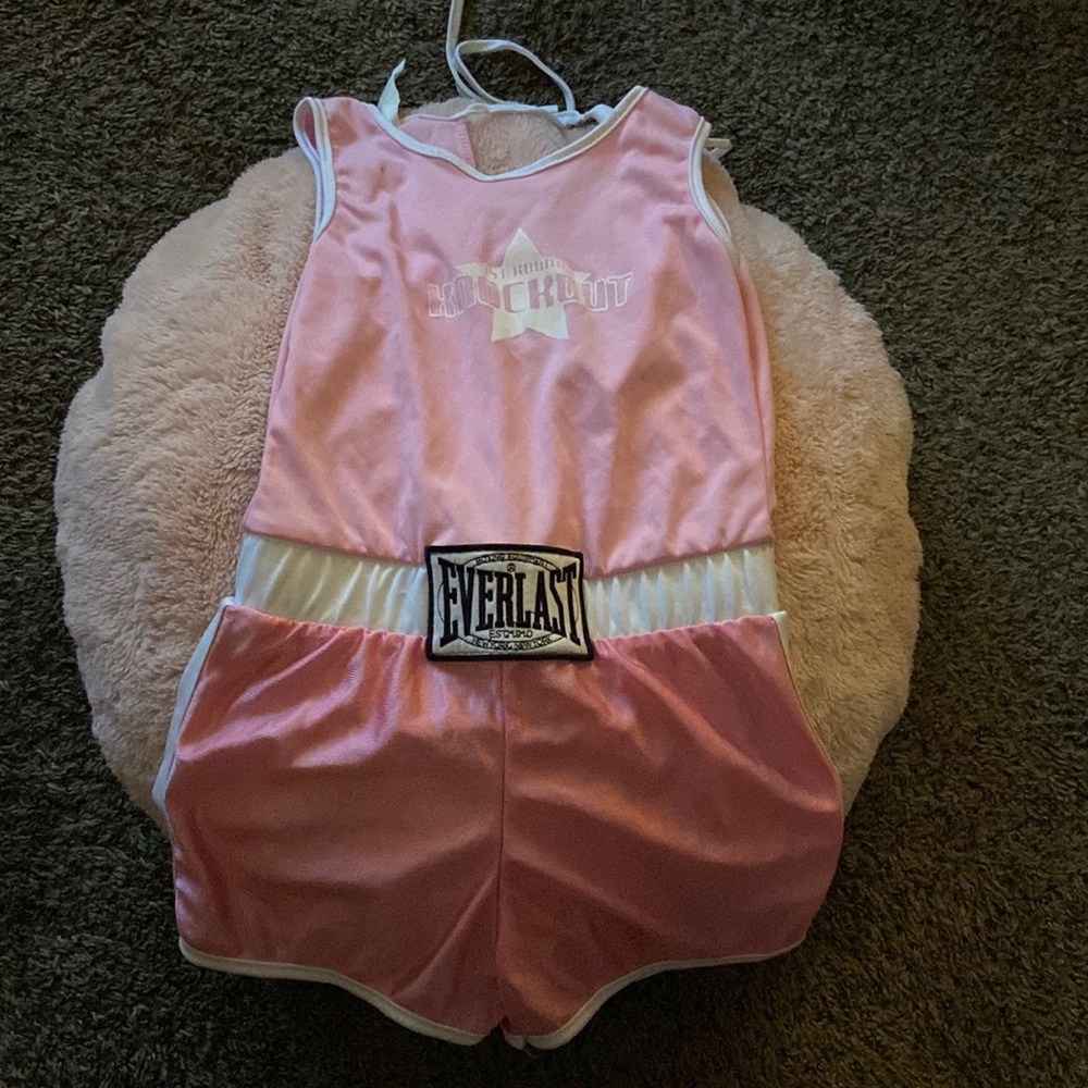 Boxing costume